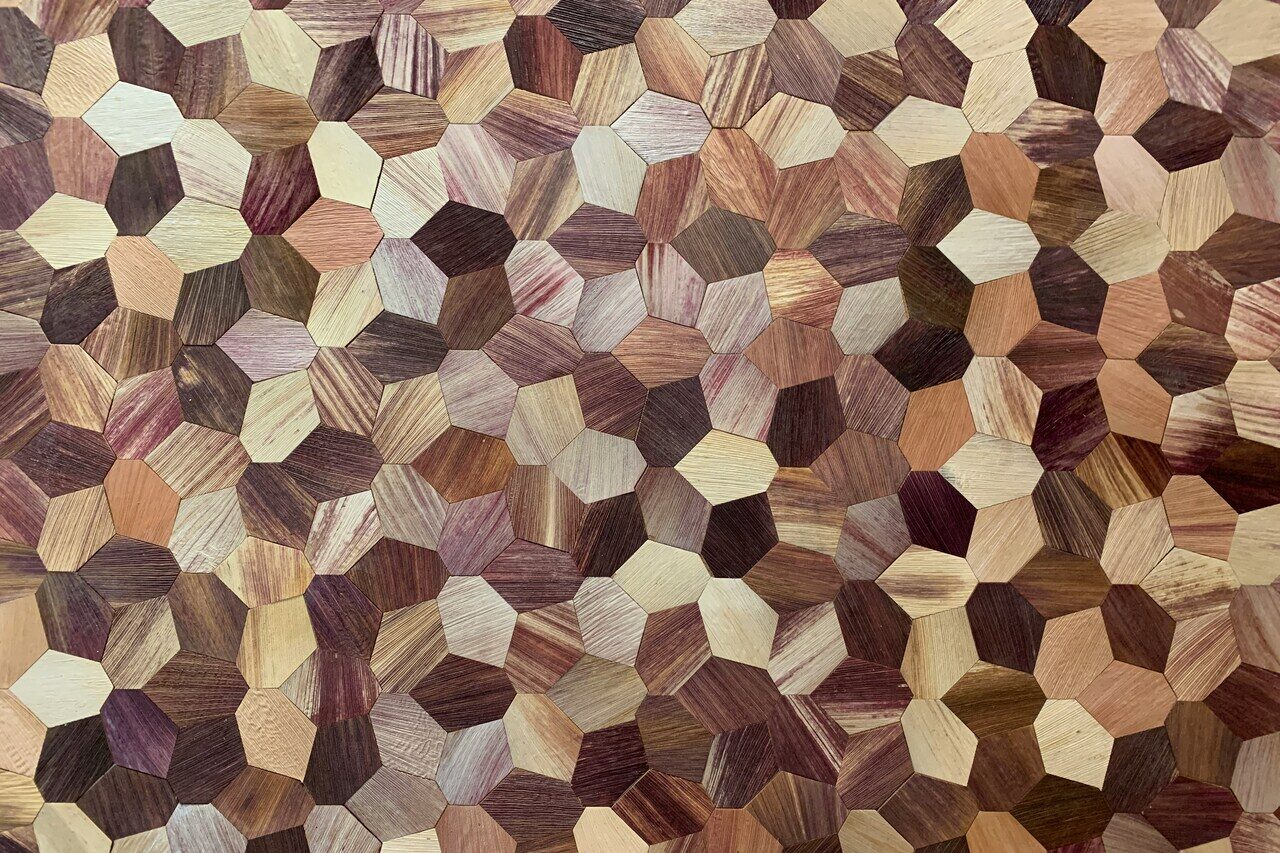 Patterned wooden floor by Taiga Carpentry